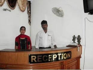 Hotel Neelkanth 勒克瑙 外观 照片